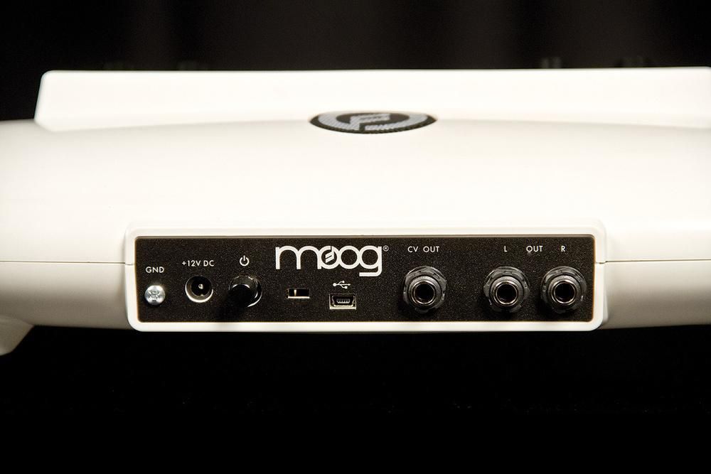 Moog Theremini Monophonic Digital Synthesizer zoom image