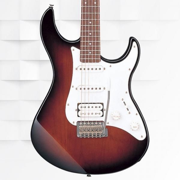 Yamaha PAC112J Pacifica Electric Guitar With Gig Bag  zoom image
